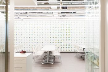 Interior graphics for software innovator Pivotal’s Tokyo offices designed by Lynam
